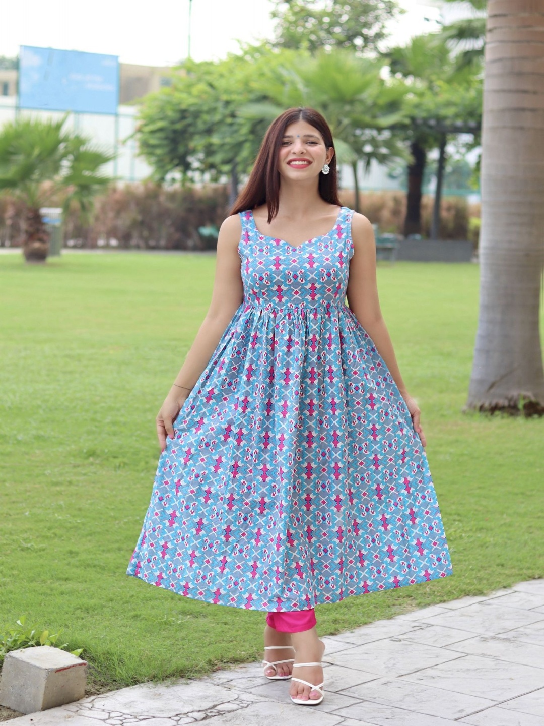 

DKLISHA Floral Printed Square Neck Anarkali Kurta, Grey