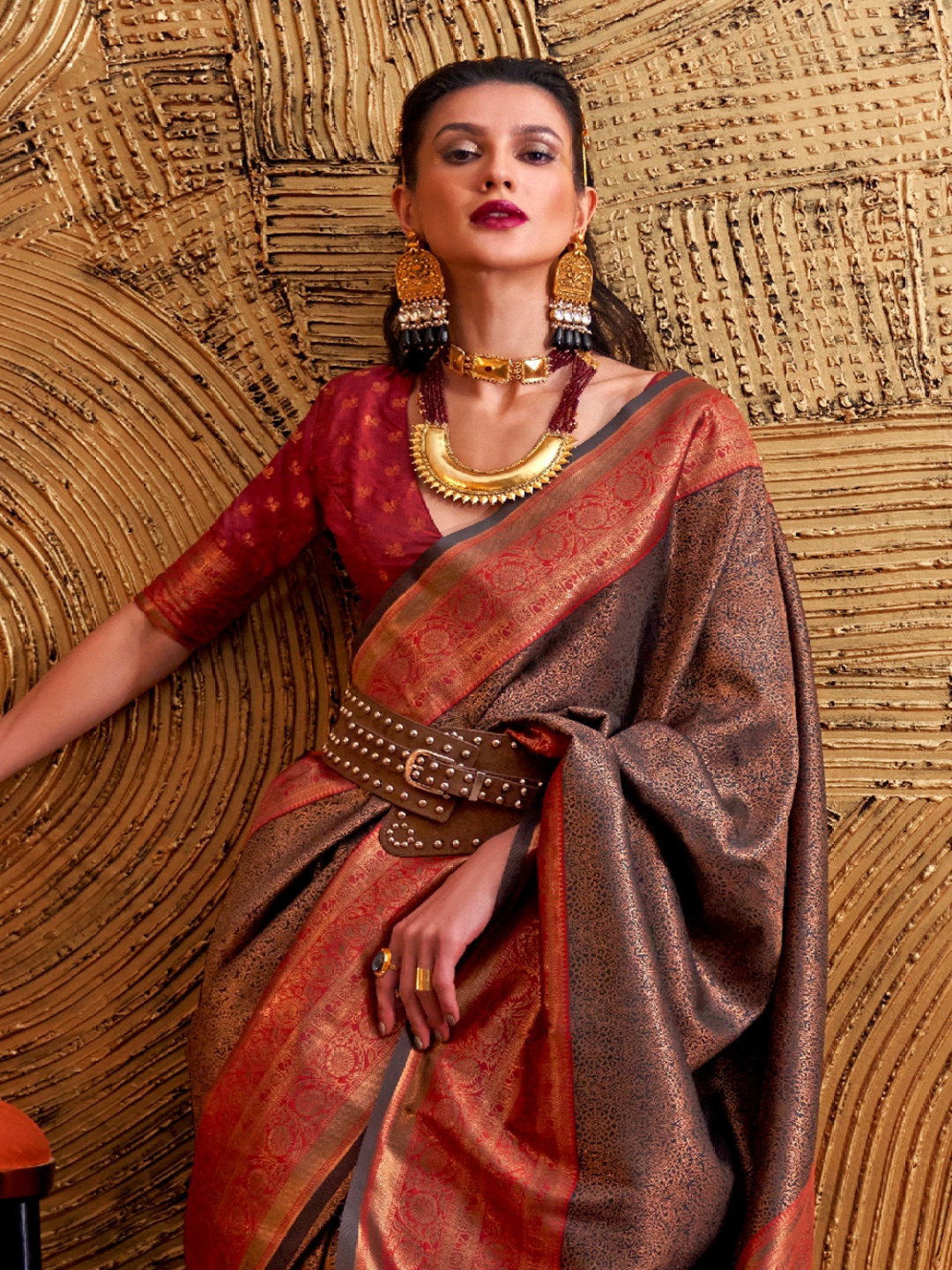 

DEVATITHI Woven Design Zari Saree, Maroon