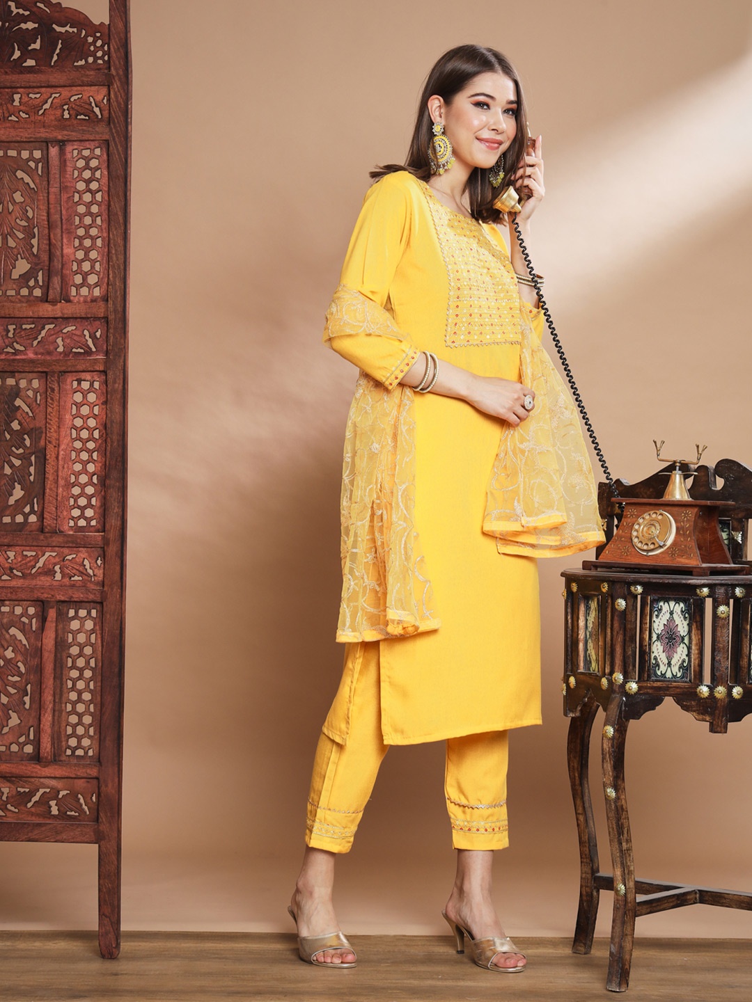 

VredeVogel Women Yoke Design Regular Gotta Patti Kurta with Trousers & With Dupatta, Yellow