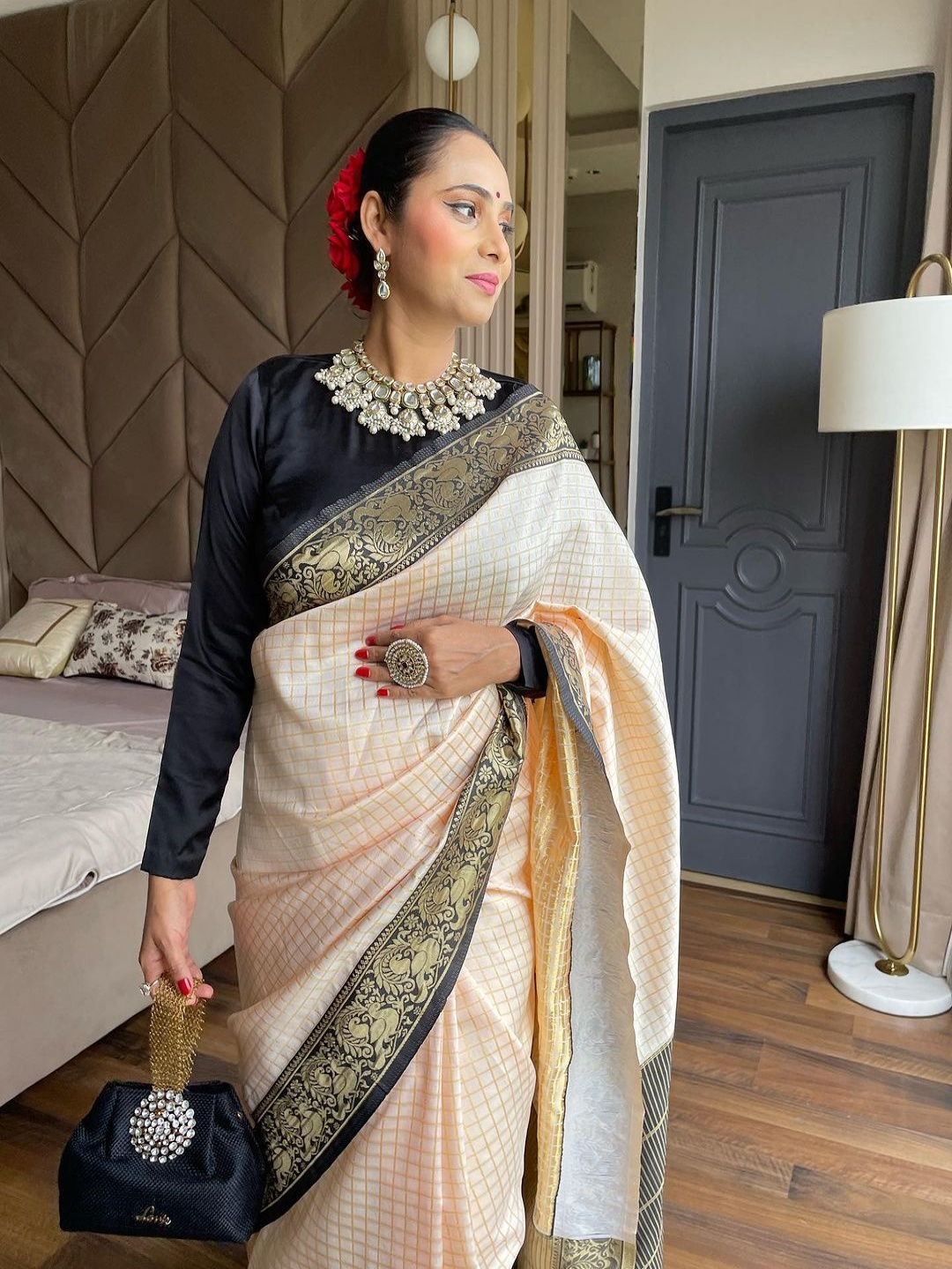 

revika Checked Zari Pure Silk Kanjeevaram Saree, White