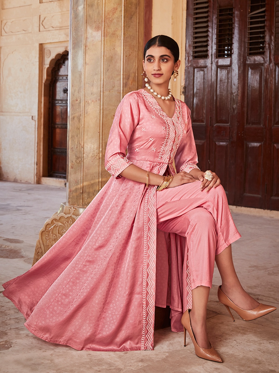 

Jaipur Kurti Floral Embroidered Regular Anarkali Kurta With Palazzos, Pink