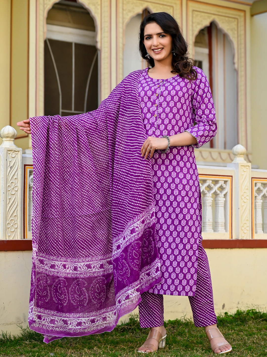 

Chandbaali Women Floral Printed Regular Gotta Patti Pure Cotton Kurta with Trousers & With Dupatta, Purple