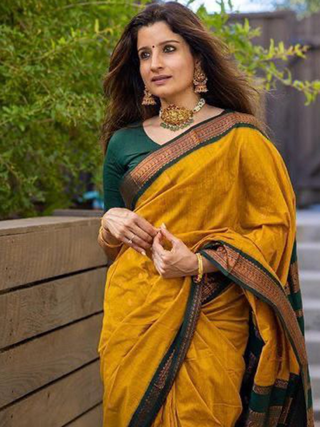 

NIWAA Woven Designed Bordered Zari Banarasi Saree, Yellow