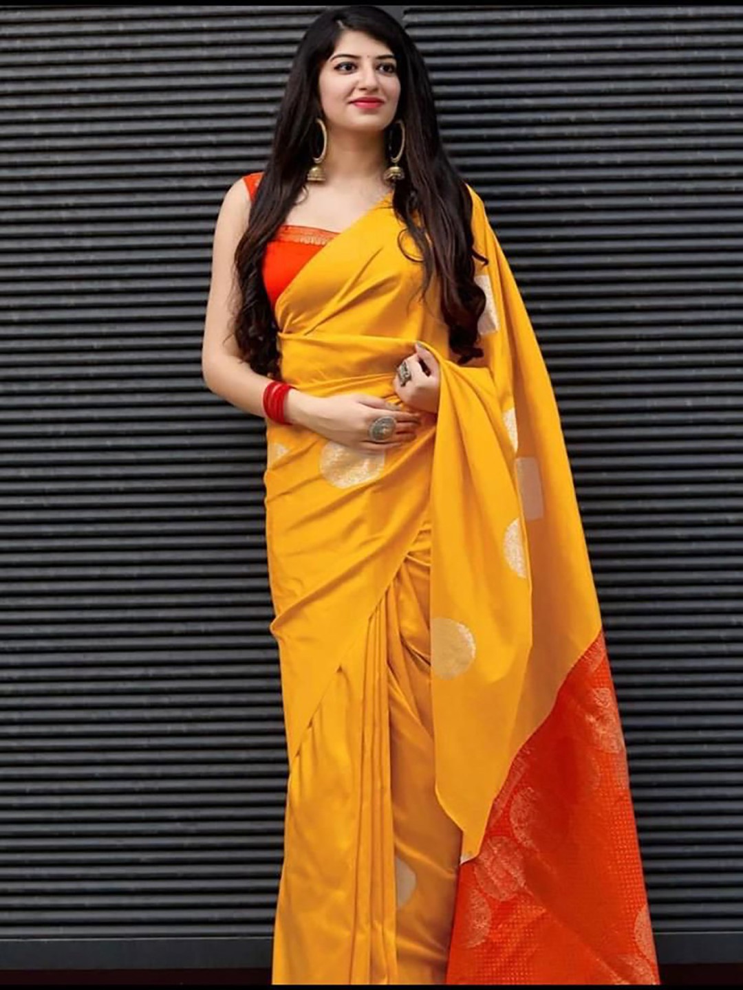 

BerMondsey Woven Design Banarasi Saree, Yellow