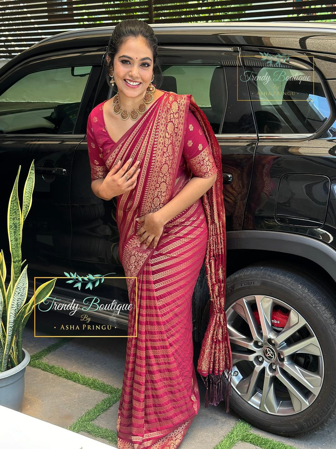 

bansari textiles Embellished Zari Banarasi Saree, Red