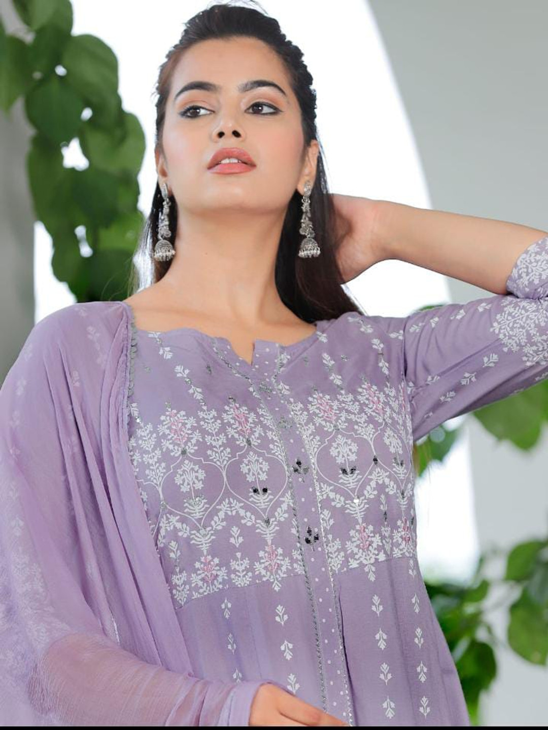

SINGNI Floral Embroidered Regular Thread Work Kurta Set With Dupatta, Purple
