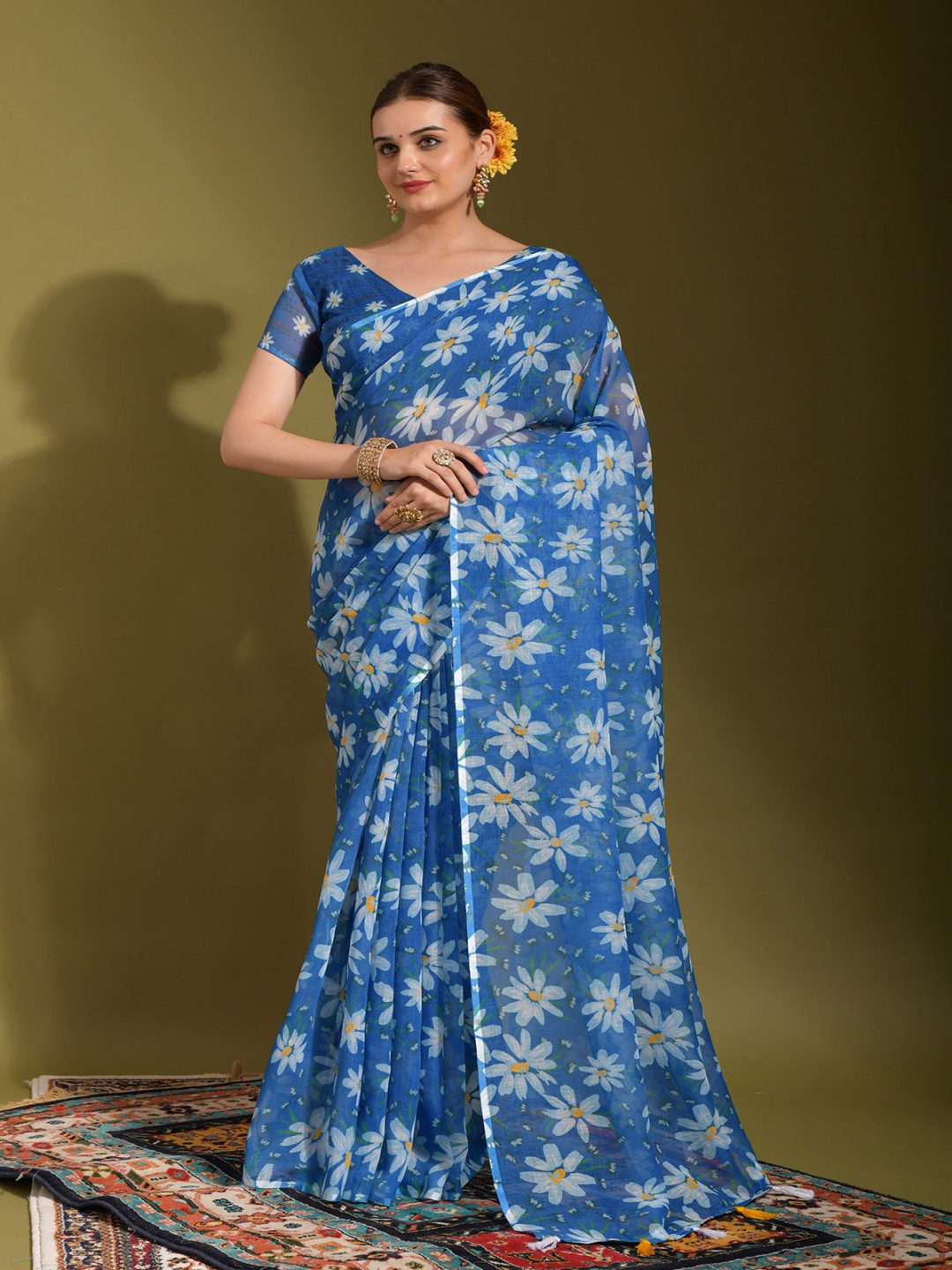 

QVAZOR Floral Pure Linen Saree, Blue