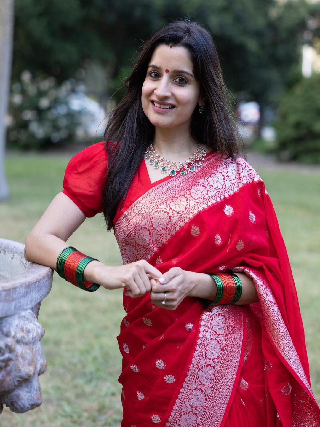 

HERE&NOW Woven Design Zari Silk Blend Banarasi Saree, Red