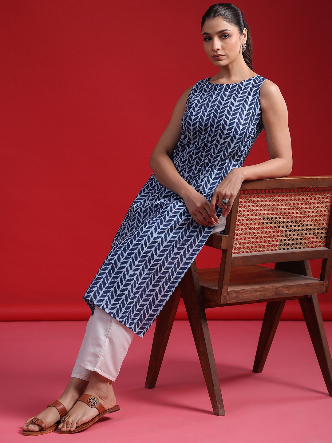 

Indo Era Women Geometric Thread Work Kurta, Blue