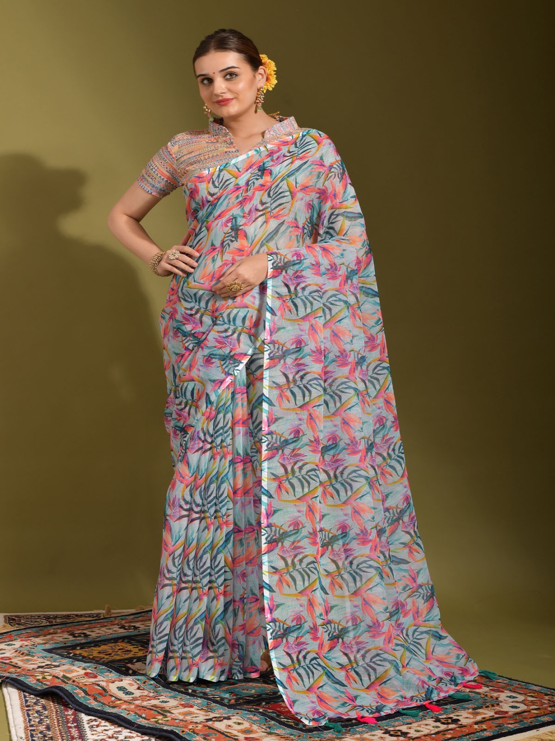 

QVAZOR Floral Printed Pure Linen Saree, Blue