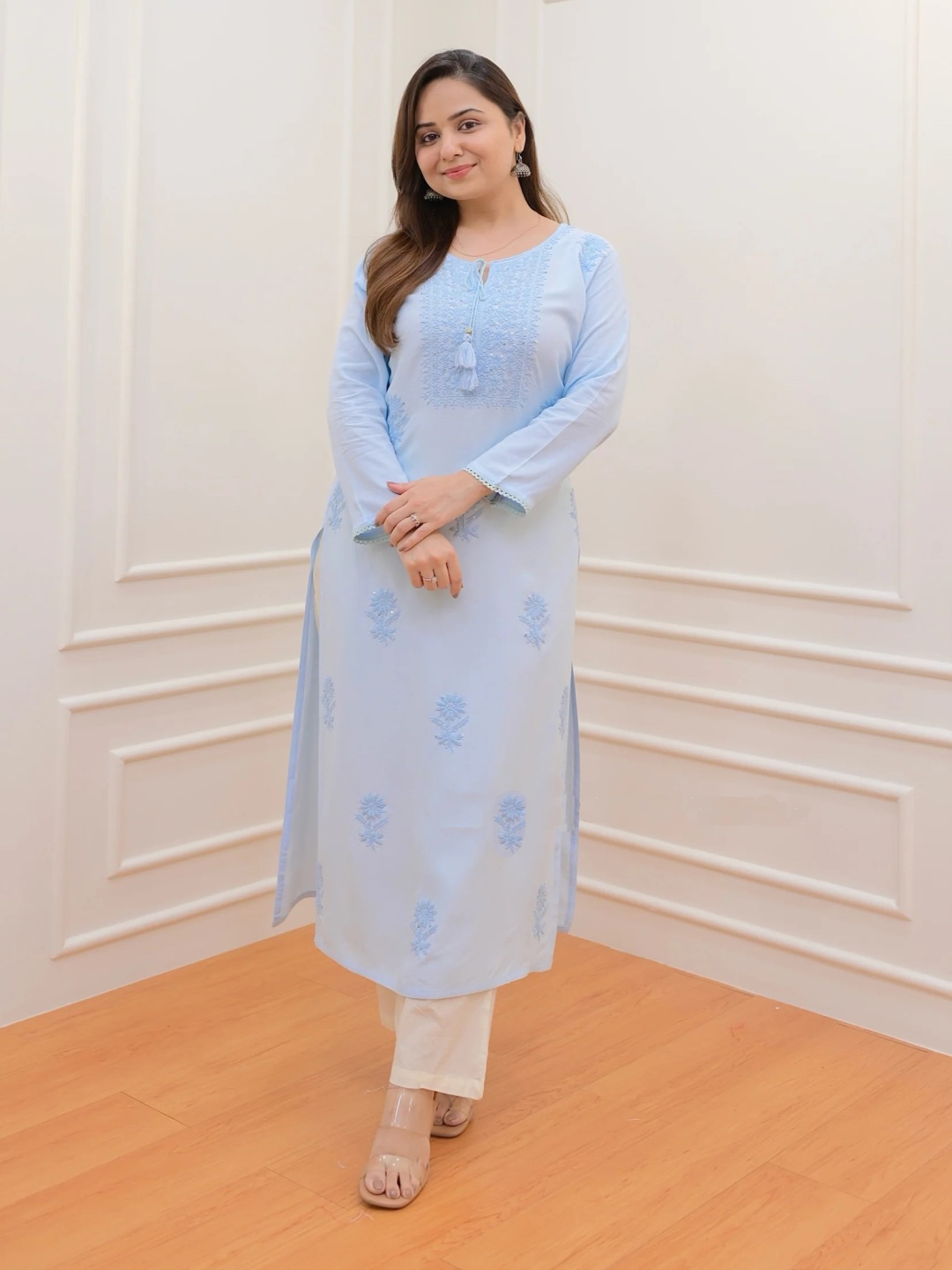 

Arayna Floral Embroidered Regular Thread Work Straight Kurta With Palazzos, Blue