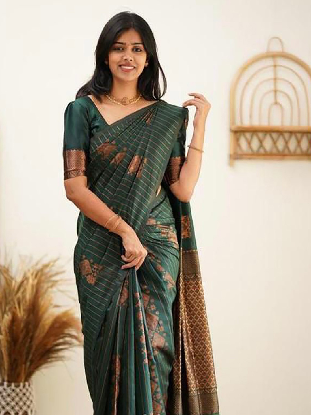 

Aldwych Woven Design Zari Silk Blend Banarasi Saree, Green