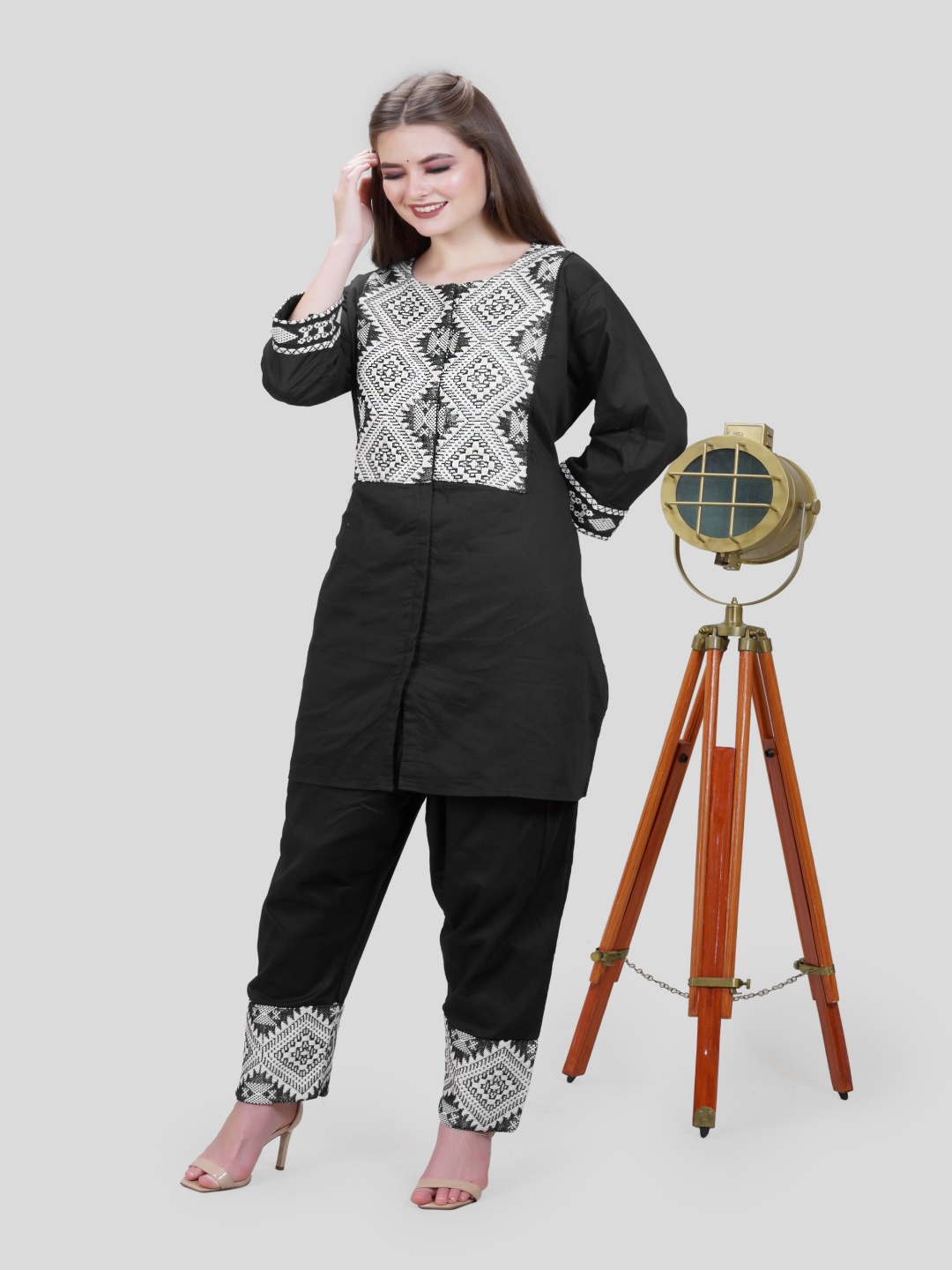 

MEHNAM vriddhi Self-Design Pure Cotton Top With Trousers Co-Ords, Black