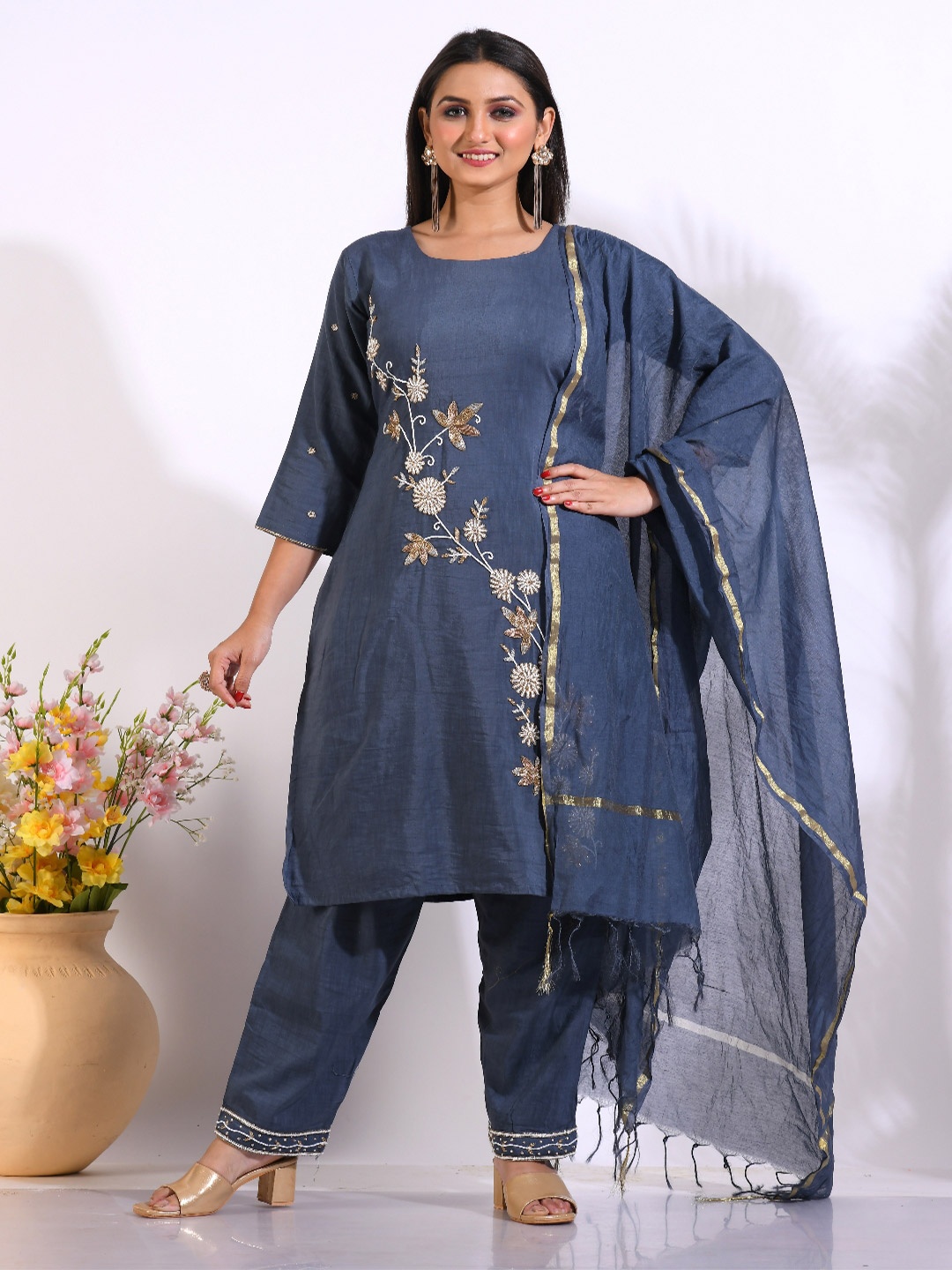

Morchari Embroidered Round Neck Kurta Set, Grey