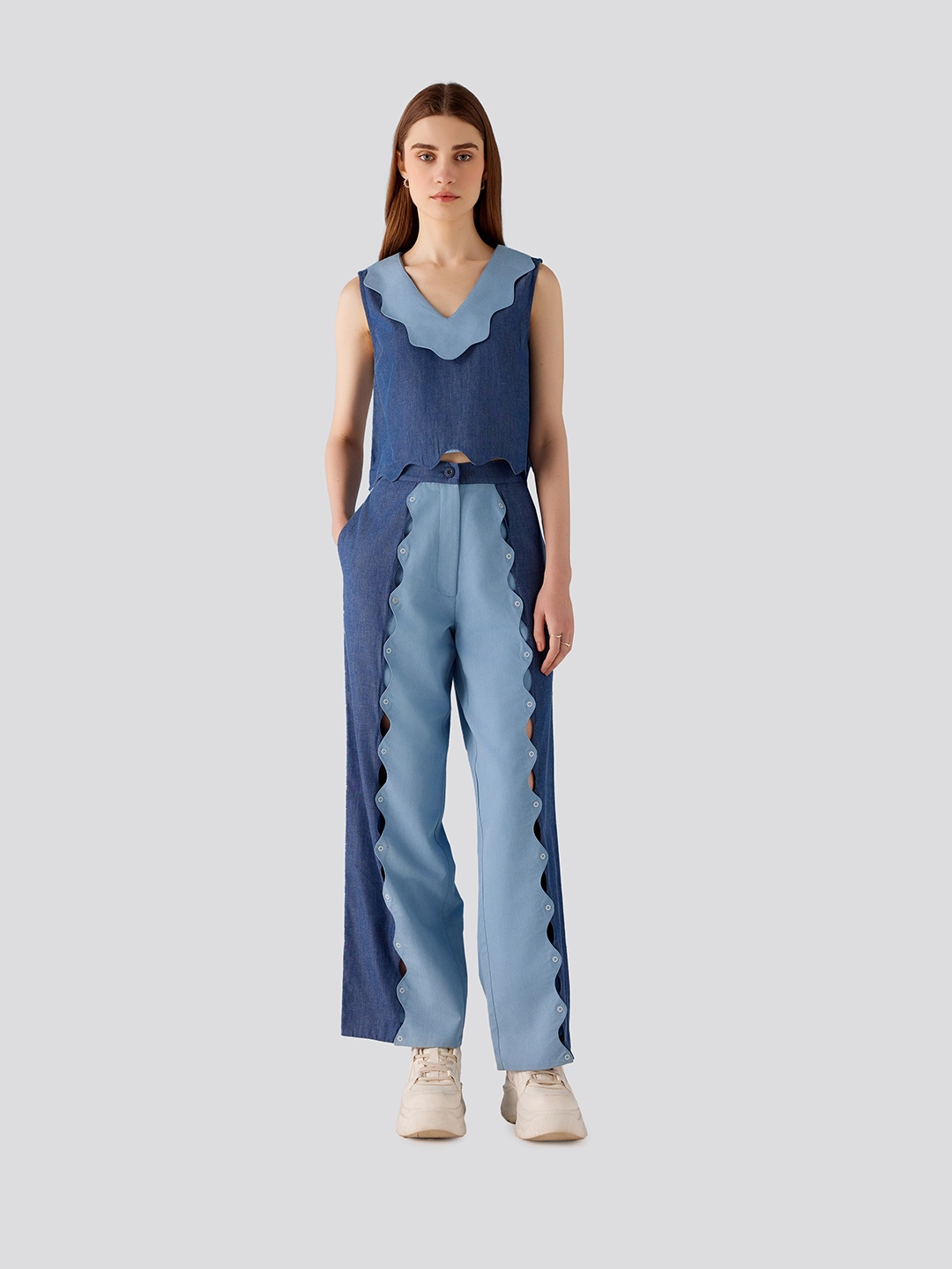 

Muvazo V-Neck Cotton Denim Top, Blue