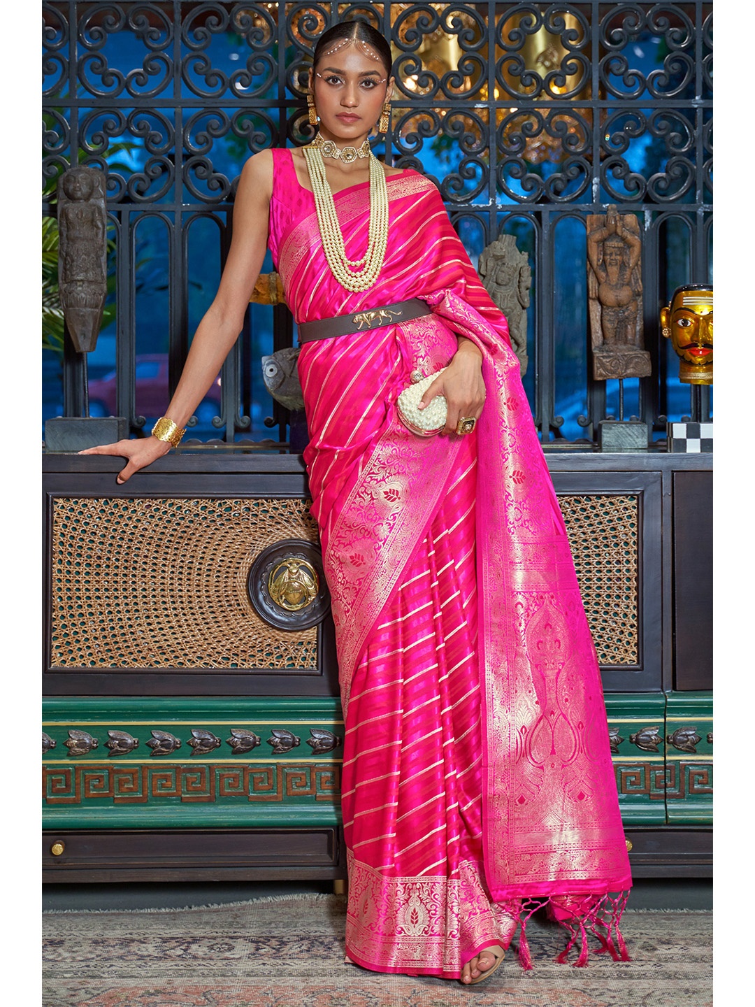 

DEVATITHI Striped Zari Saree, Pink