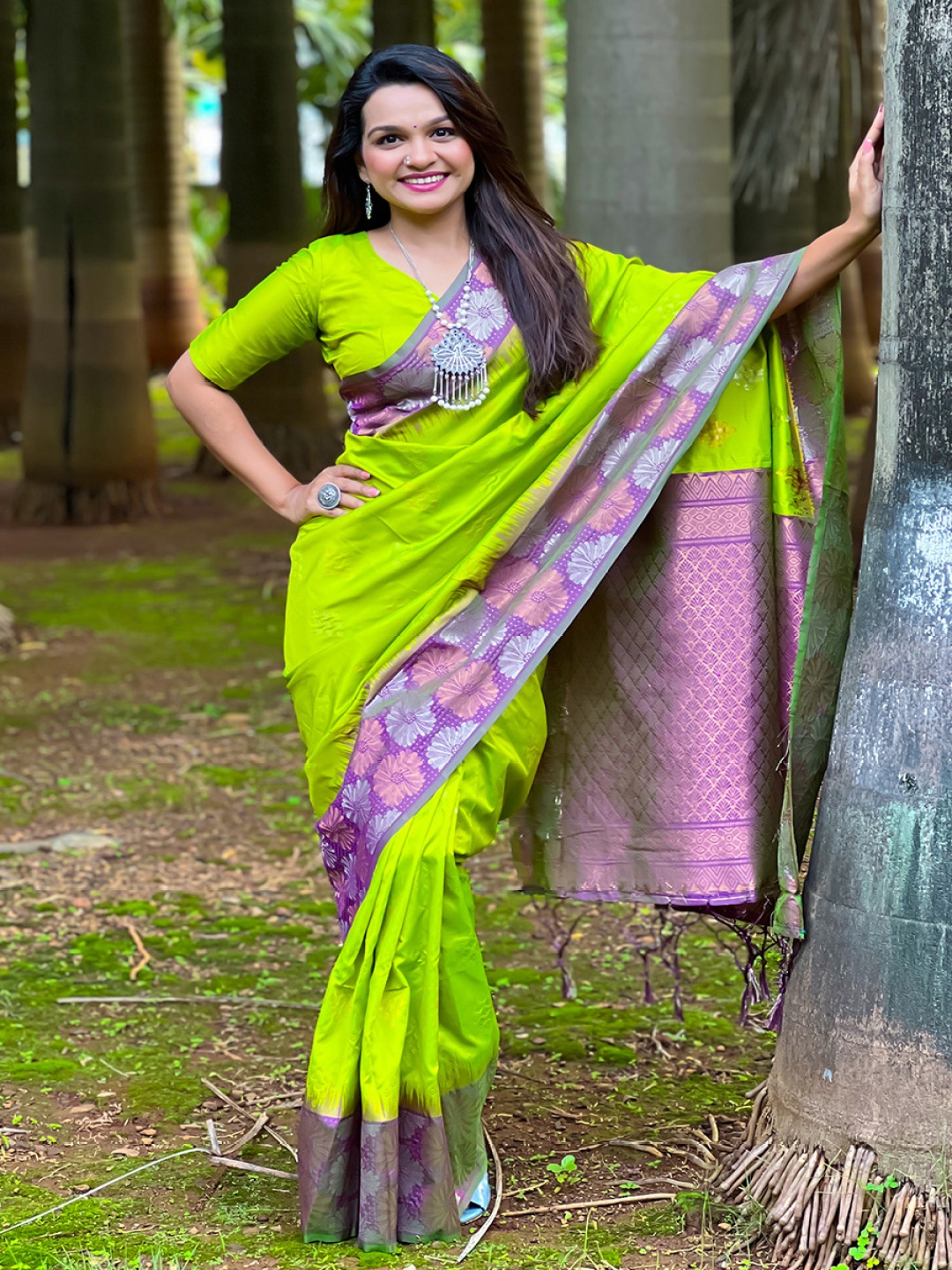 

LeeliPeeri Designer Woven Design Zari Saree, Lime green