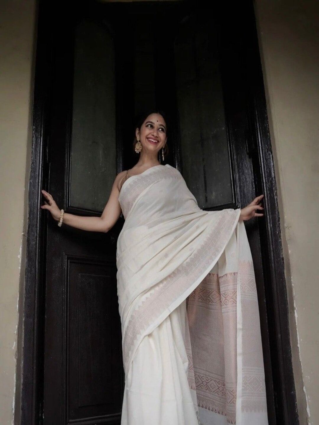 

Sanwariya Silk Ethnic Motif Zari Woven Chanderi Saree, White