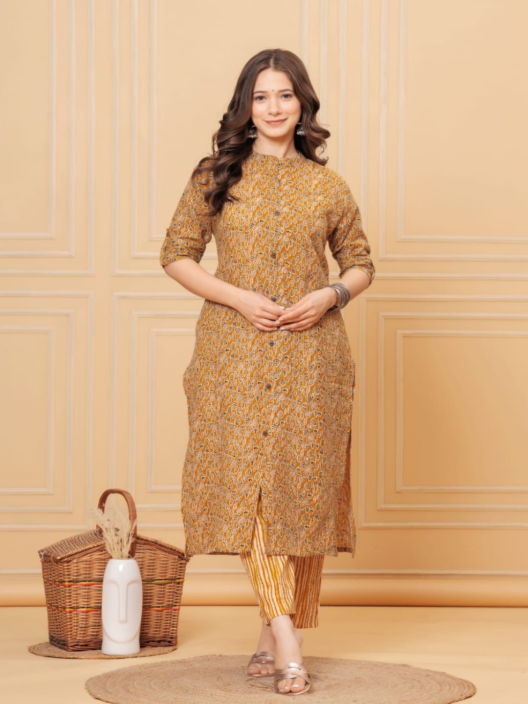 

FCV Floral Printed Pure Cotton Kurta with Trousers, Brown