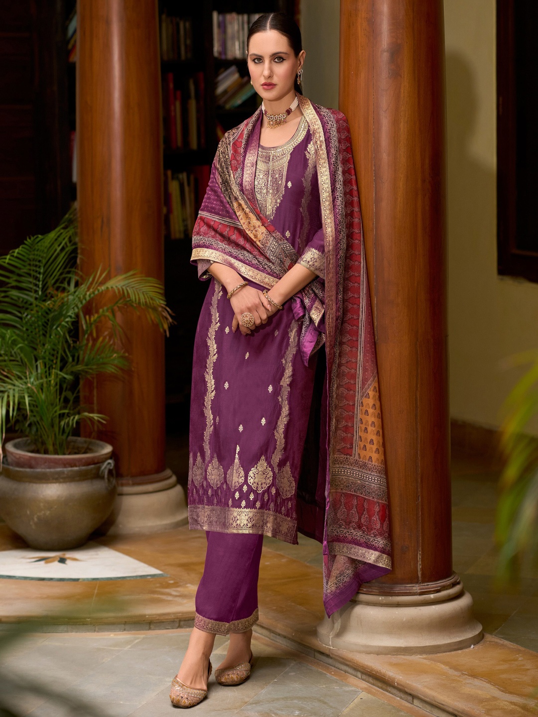 

VredeVogel Women Floral Embroidered Regular Kurta with Trousers & With Dupatta, Purple