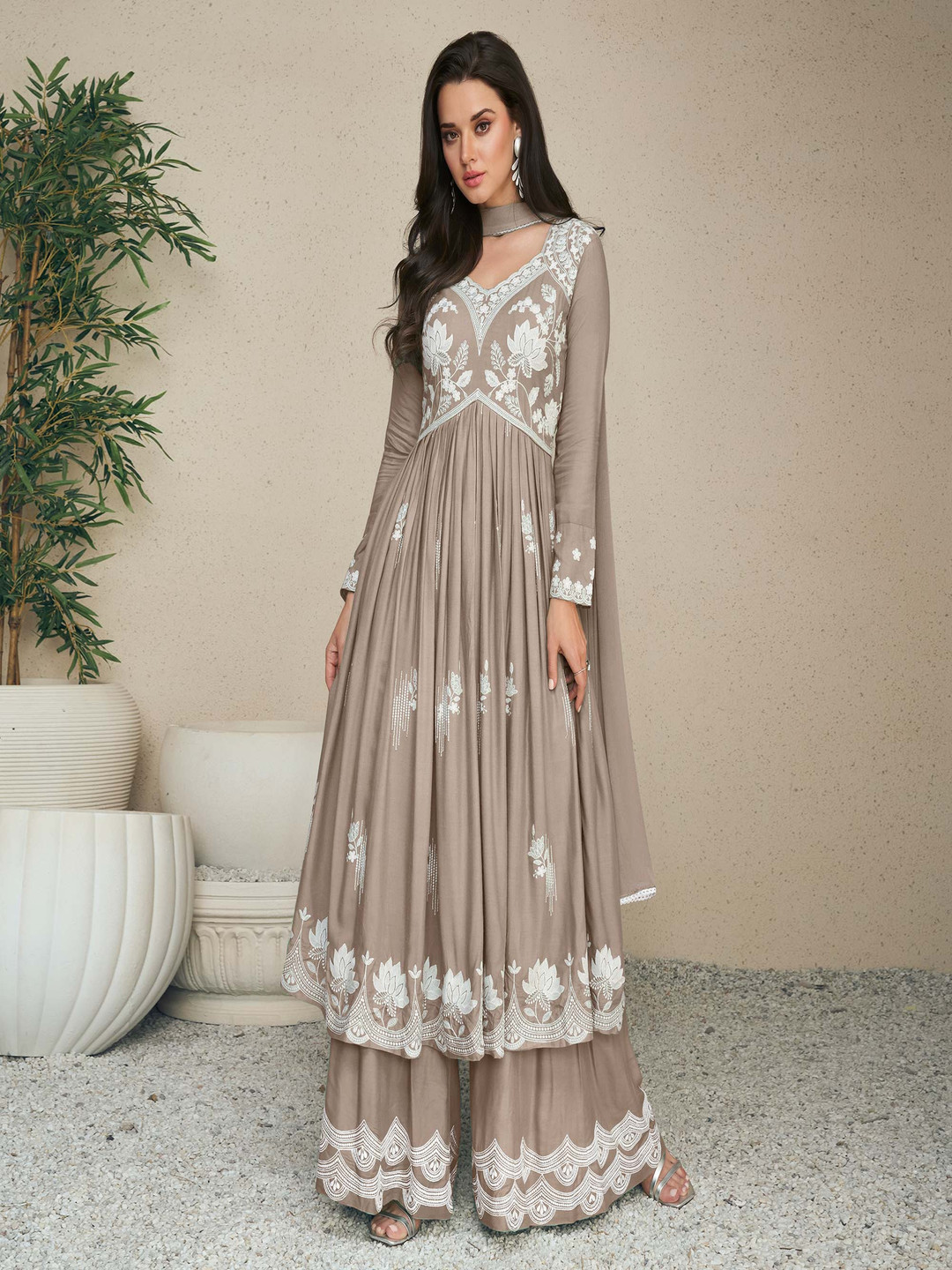 

Peachmode Women Floral Embroidered Regular Thread Work Kurta with Palazzos & With Dupatta, Beige
