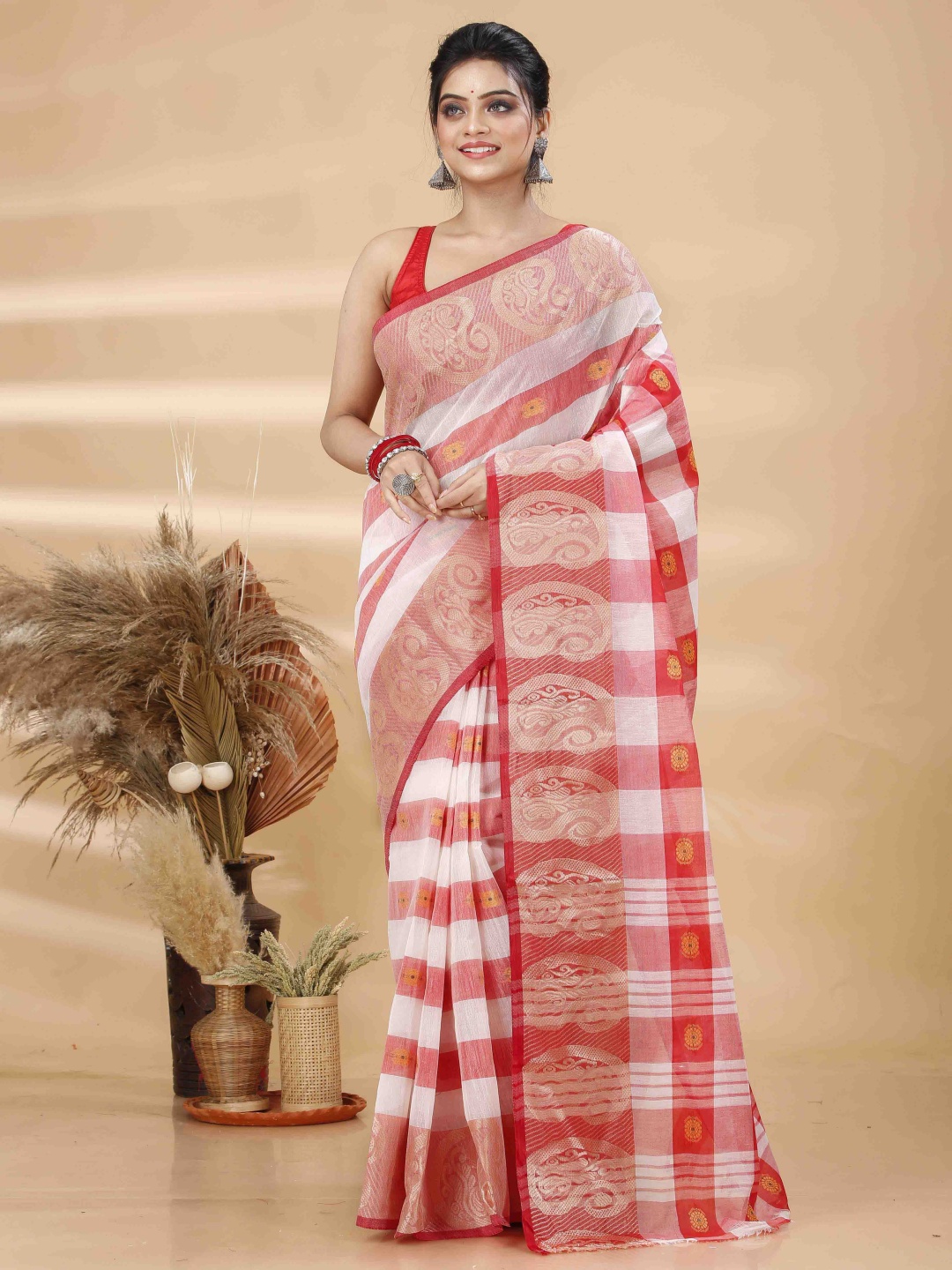 

Ruuprekha Woven Design Zari Pure Cotton Jamdani Saree, White
