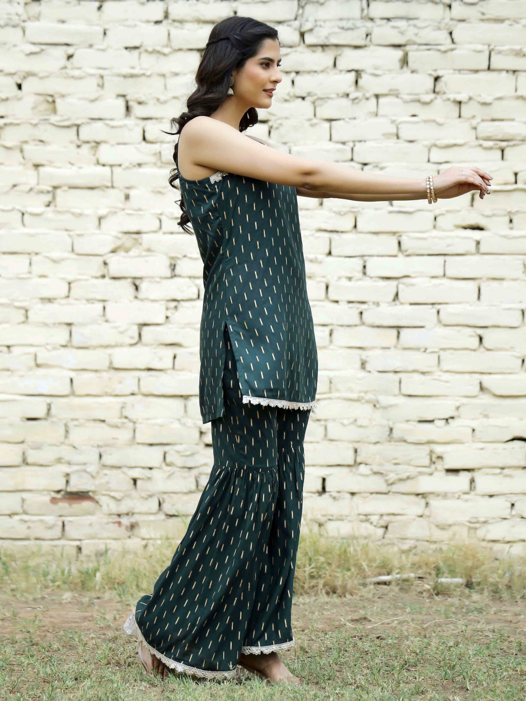 

mokshi Ethnic Motifs Printed Shoulder Straps Gotta Patti Straight Kurti With Sharara, Green