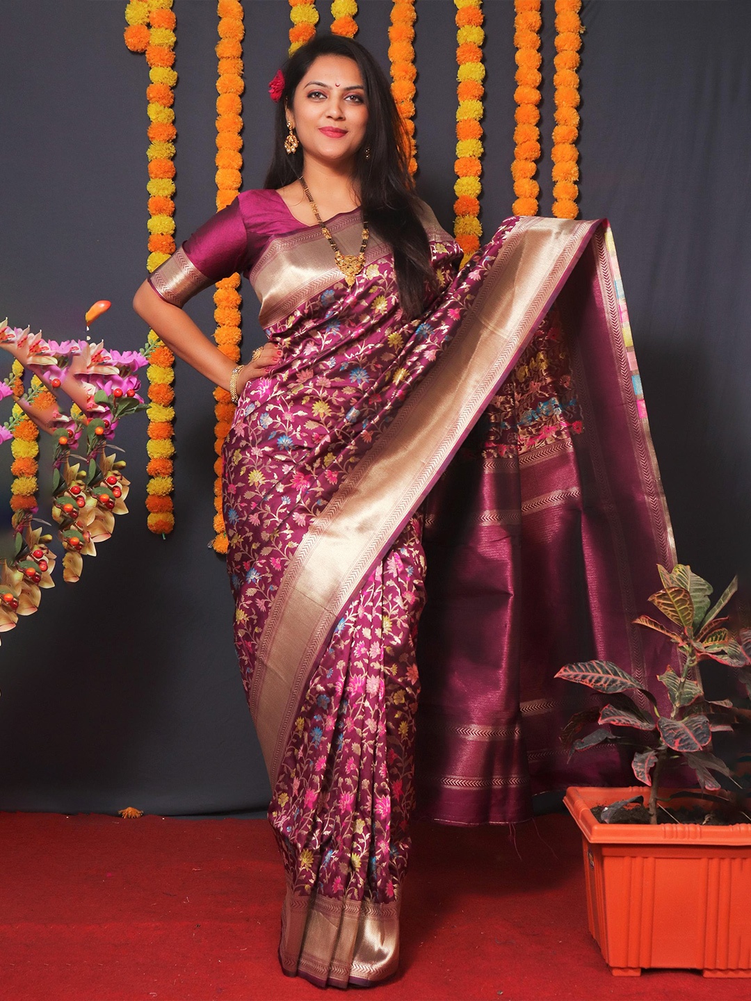 

Royal Rajgharana Saree Woven Design Zari Pure Silk Banarasi Saree, Magenta