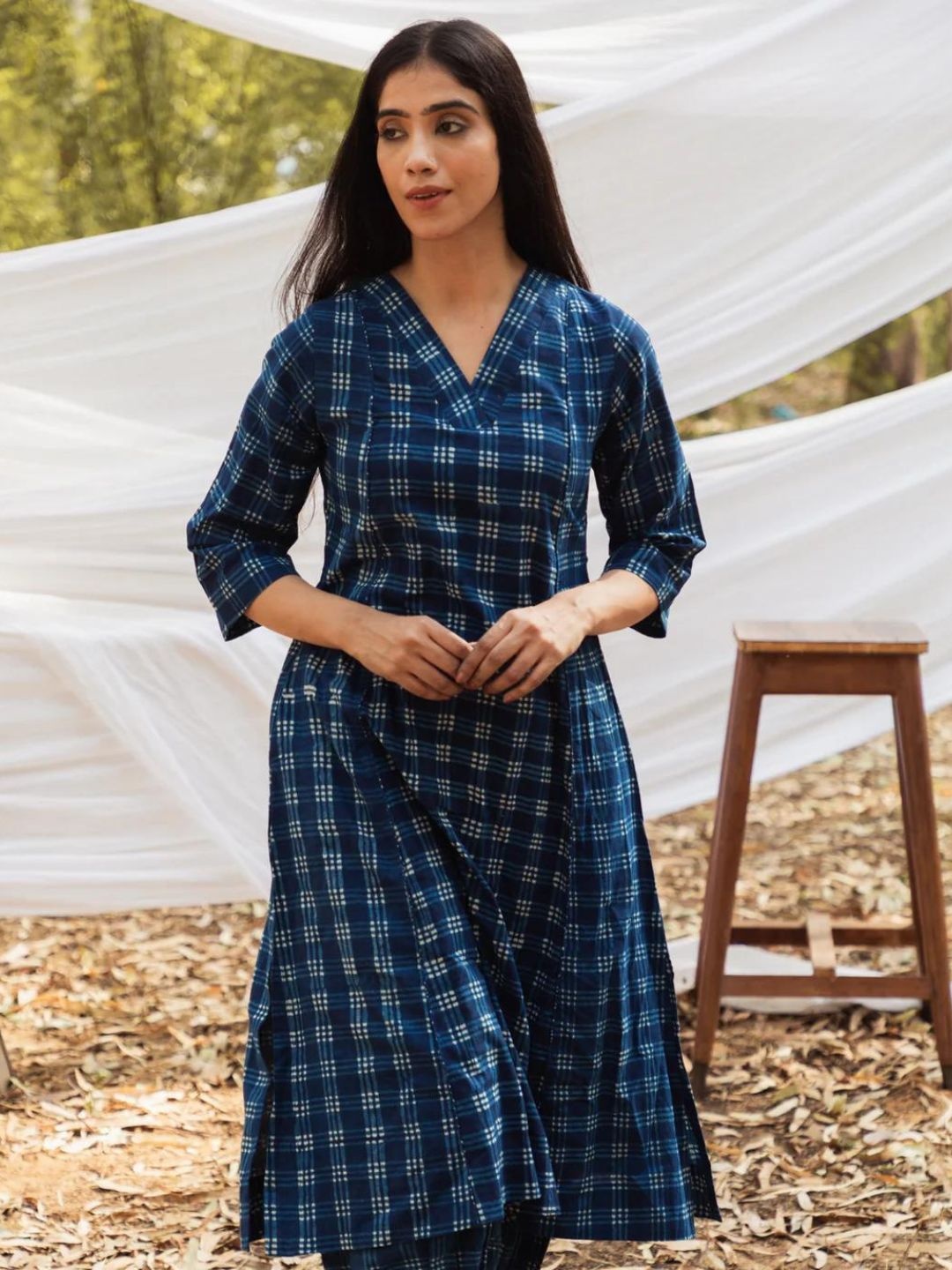 

Mera Rang V Neck Checked A Line Pure Cotton Kurta with Harem Pant, Blue