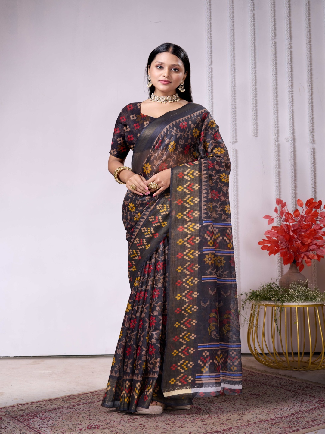 

DIVASTRI Floral Zari Pure Cotton Ikat Saree, Black