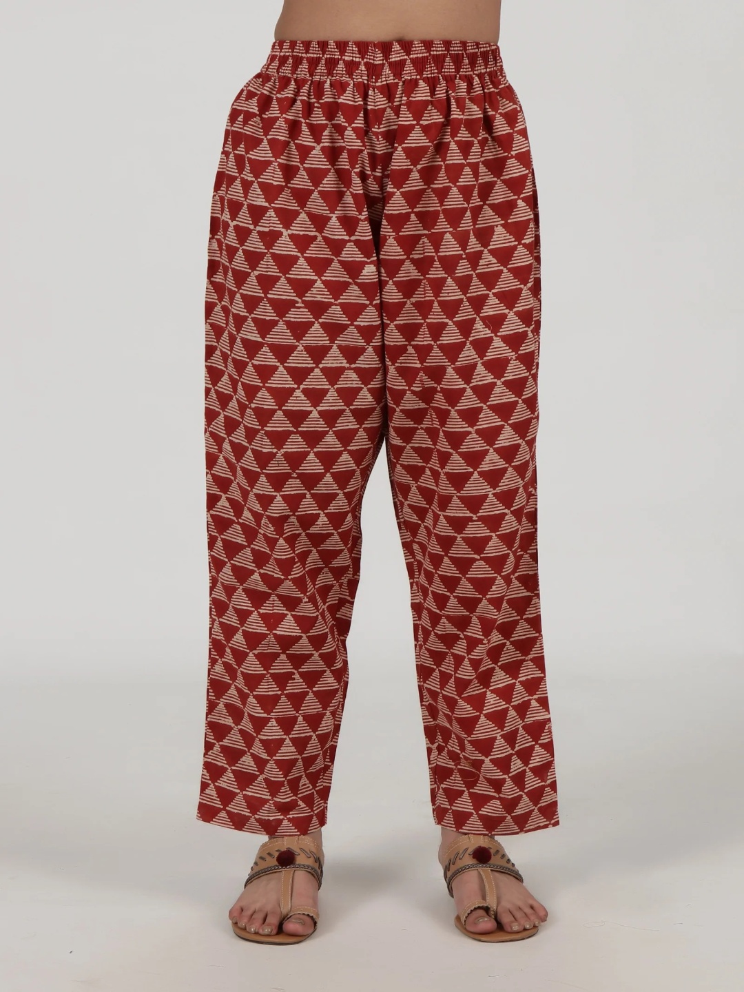 

TJORI Women Printed Trousers, Red