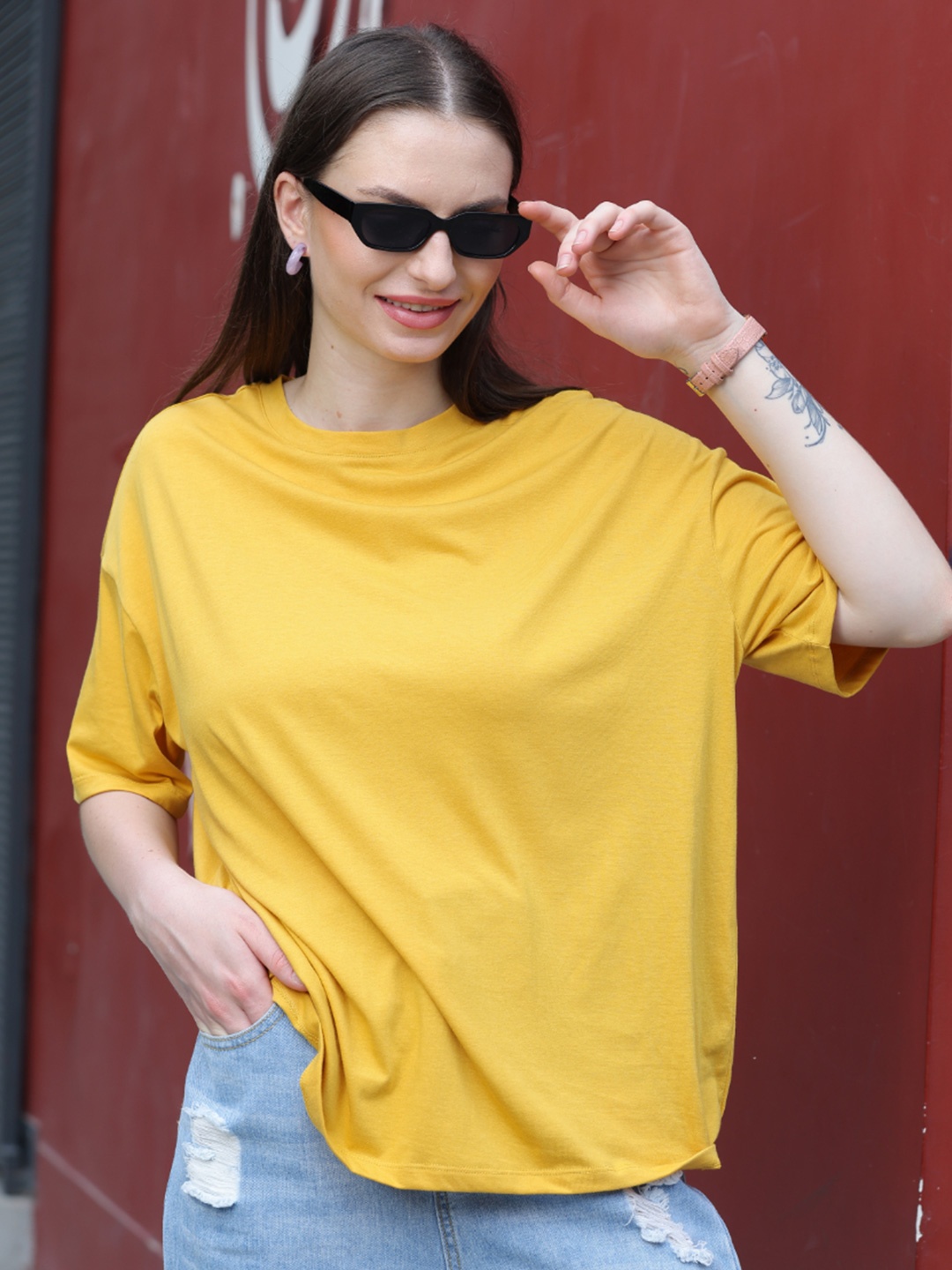 

TITTLI Women V-Neck Pure Cotton Applique Boxy T-shirt, Yellow