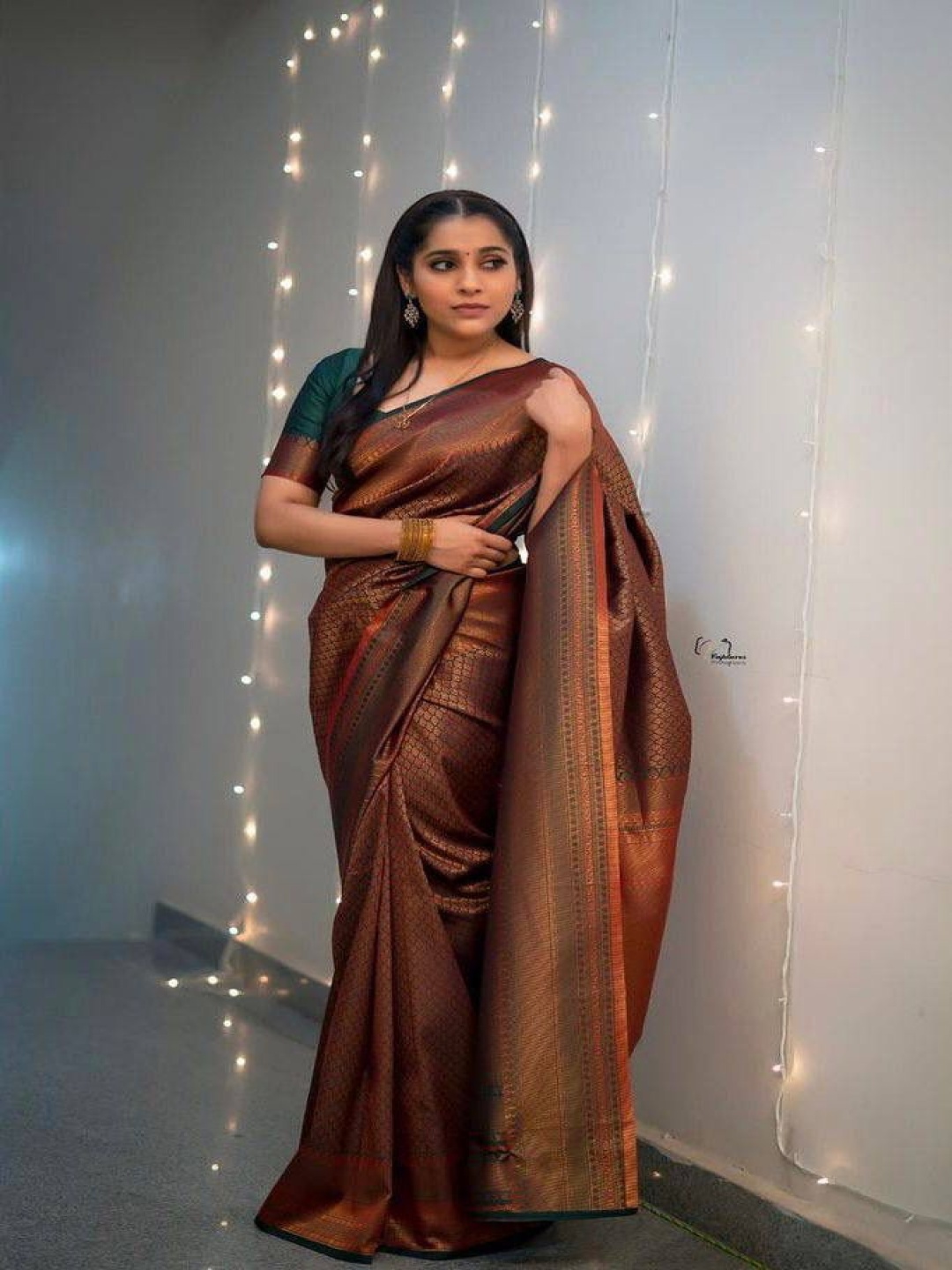 

Upalksh Woven Design Zari Kanjeevaram Saree, Maroon