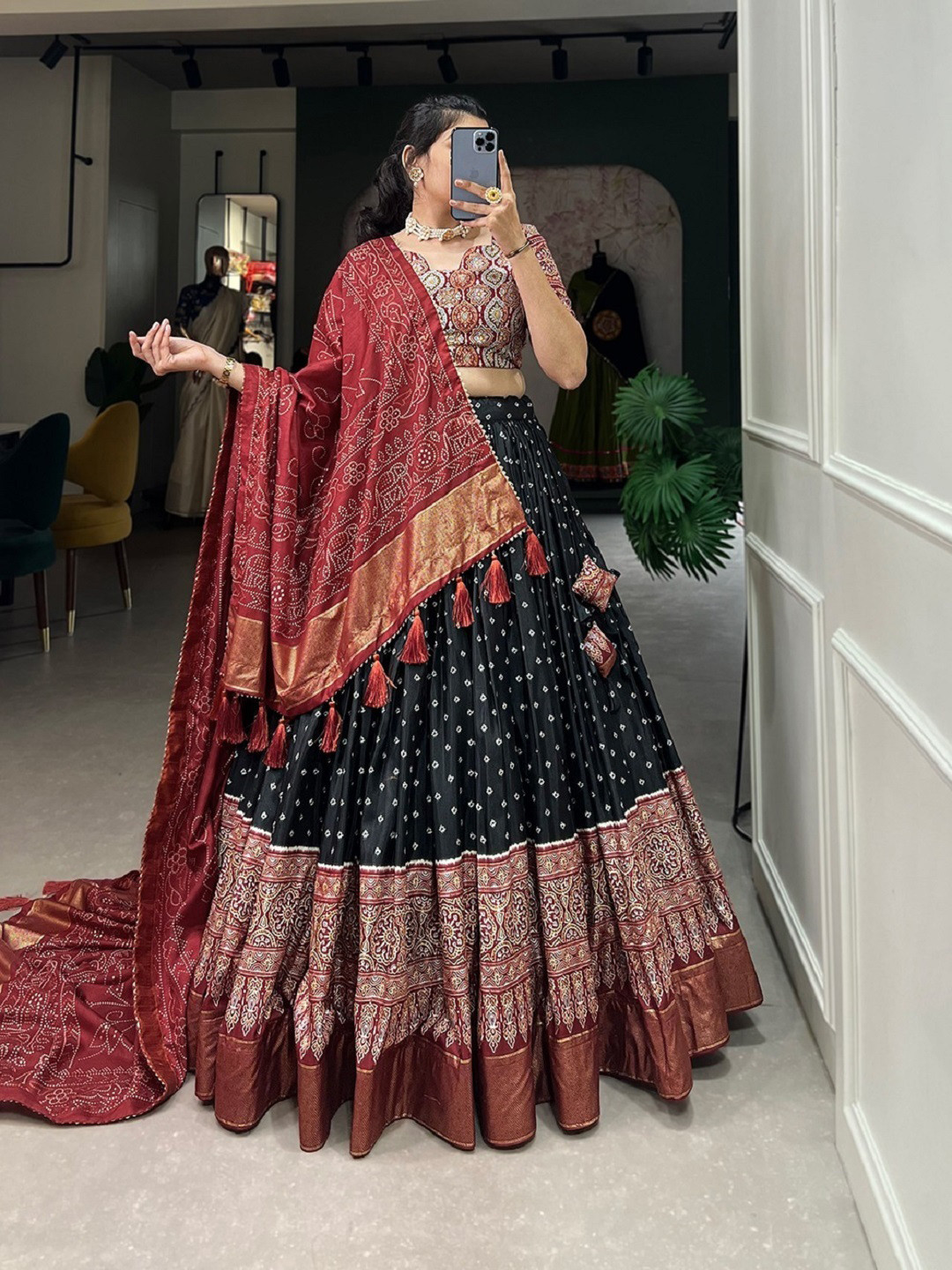 

BAESD Printed Semi-Stitched Lehenga & Unstitched Blouse With Dupatta, Black