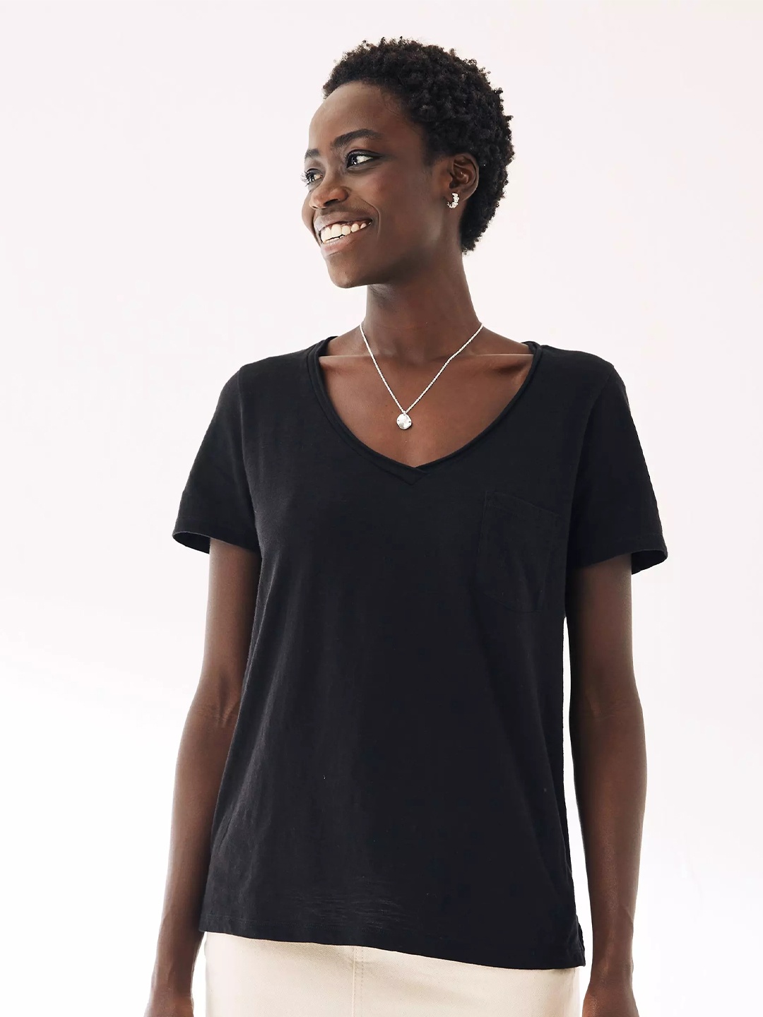 

COLOR CAPITAL Women 3 V-Neck Raw Edge T-shirt, Black