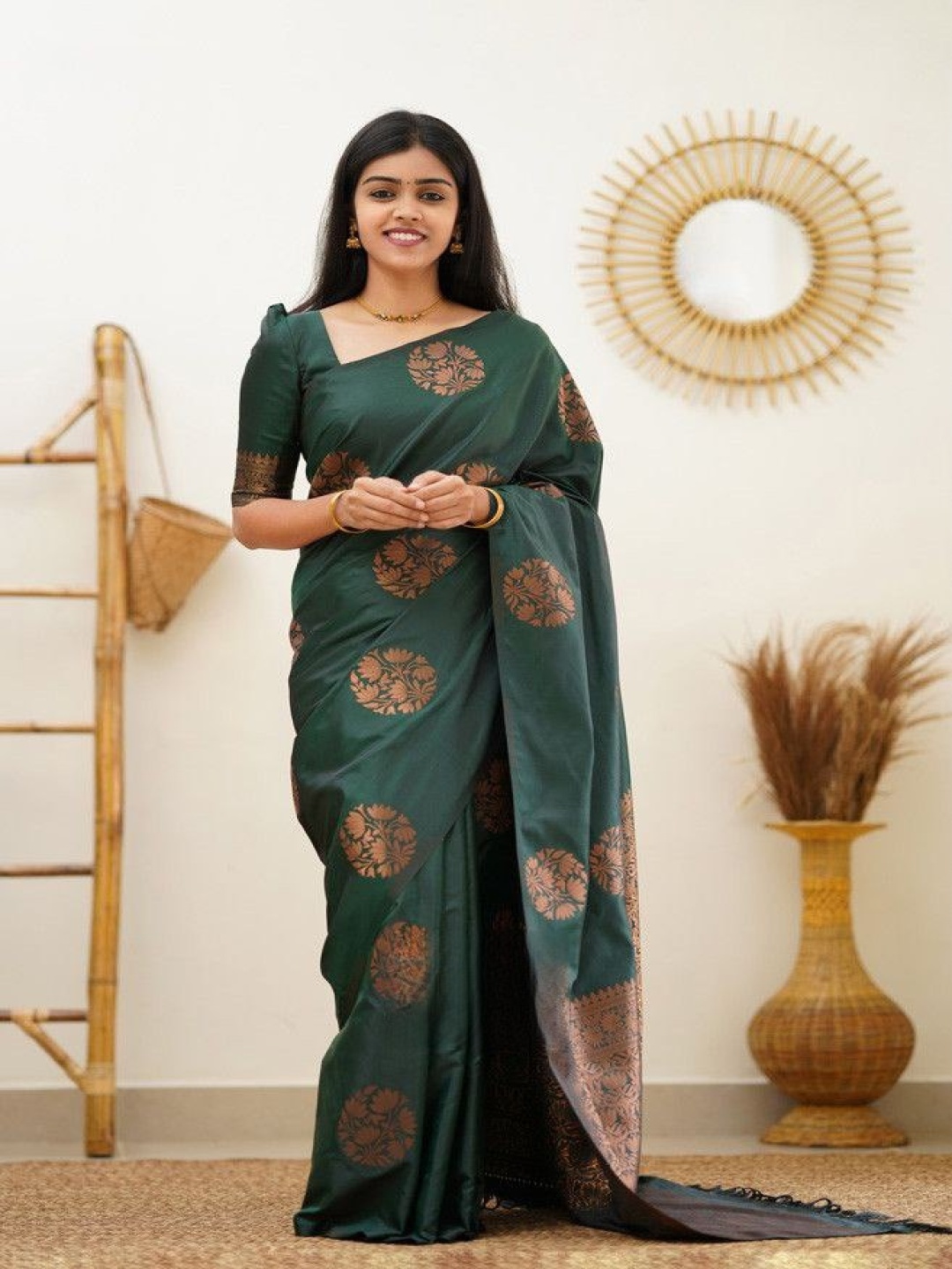 

KALINI Floral Woven Design Zari Silk Blend Kanjeevaram Saree, Green