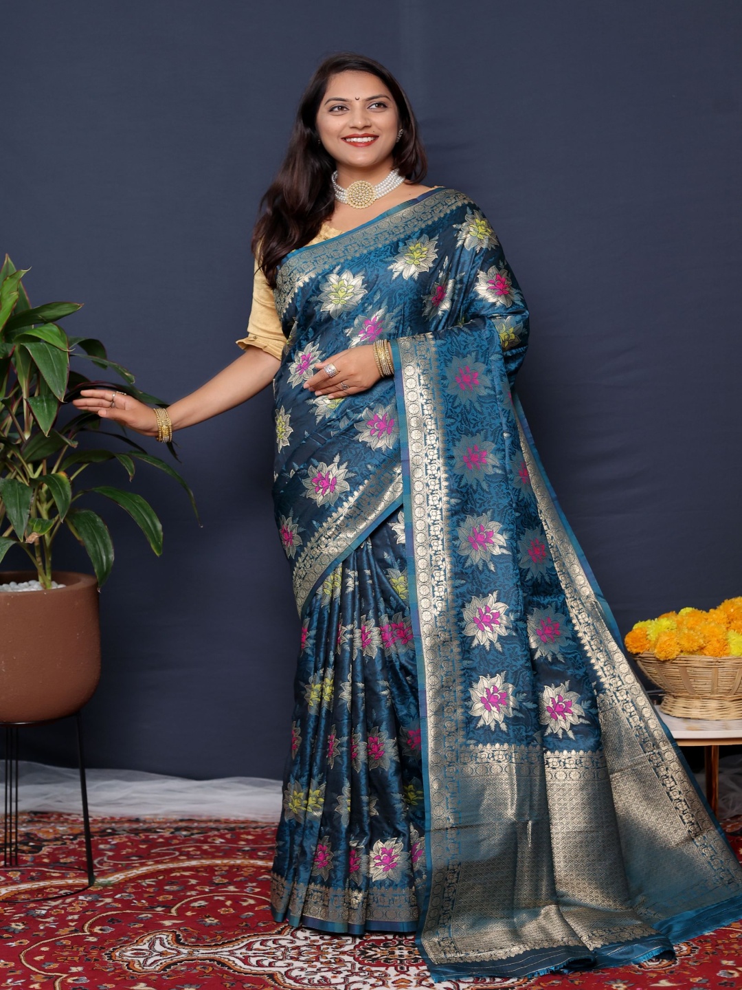 

Royal Rajgharana Ethnic Motif Zari Woven Pure Silk Banarasi Sarees, Teal