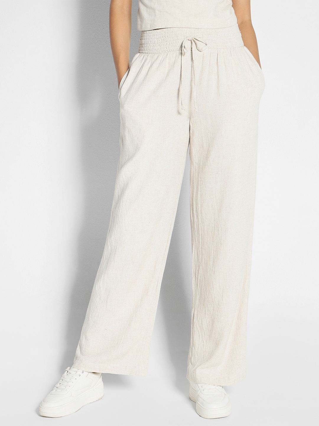 

AMERICAN EAGLE OUTFITTERS Women Mid-Rise Regular Fit Parallel Trousers, Cream