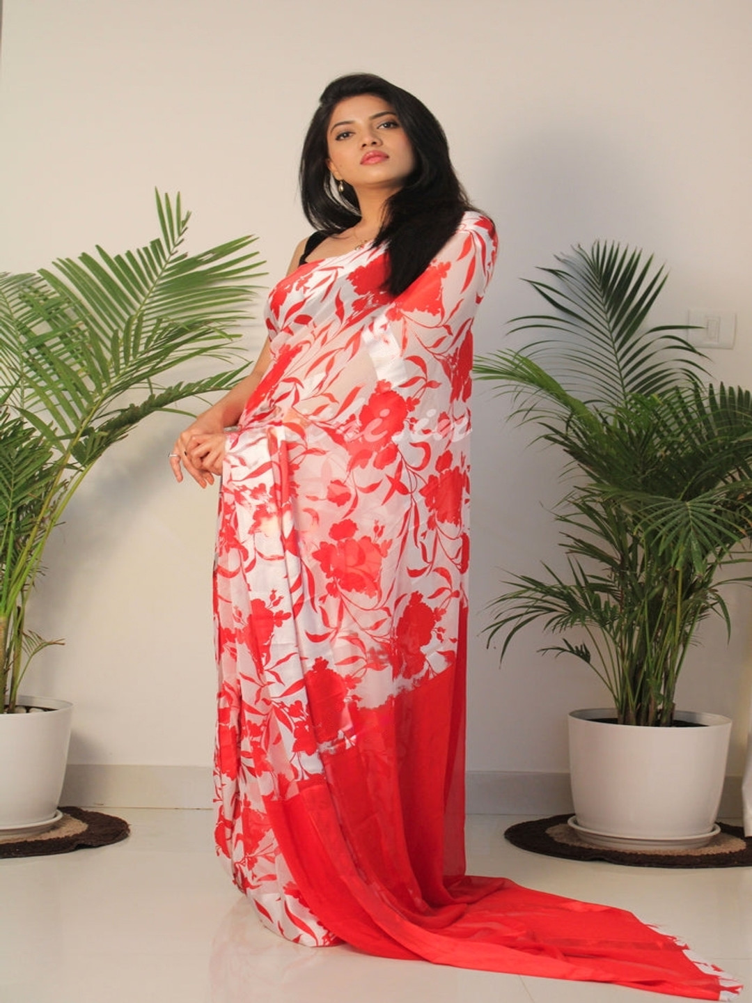 

Sanwariya Silk Pure Georgette Floral Bagh Saree, Red