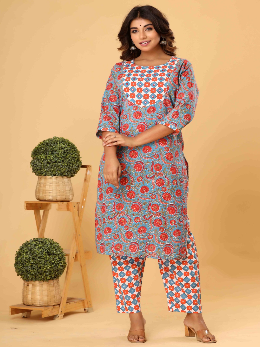

Rouhab Women Floral Printed Regular Pure Cotton Kurta with Trousers, Blue