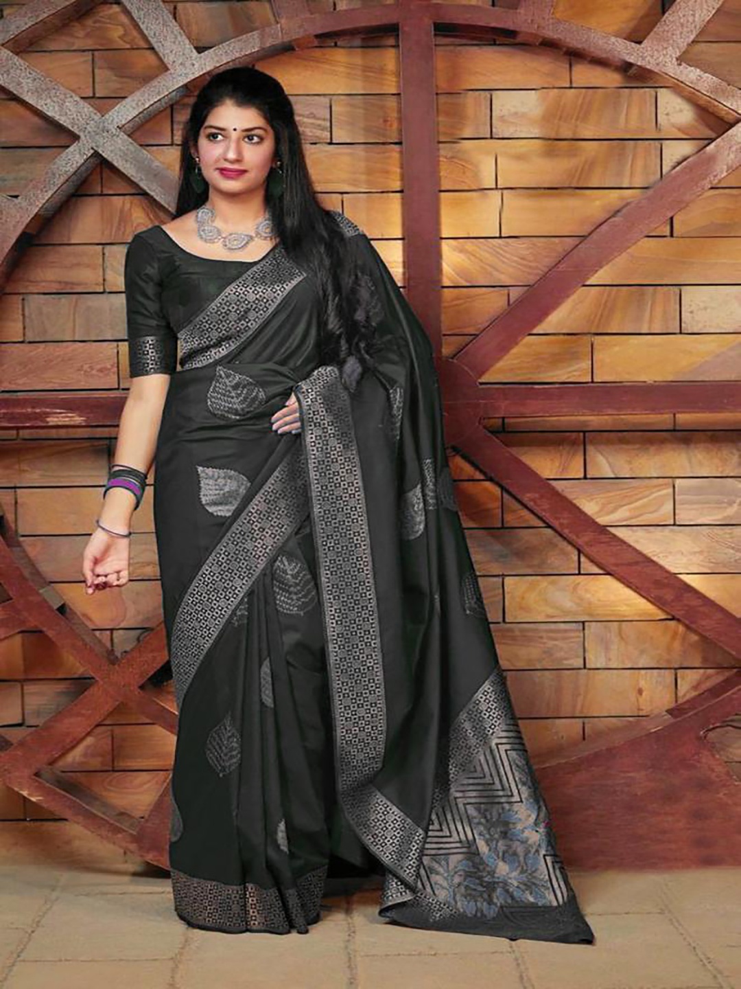 

BerMondsey Woven Design Zari Banarasi Saree, Black