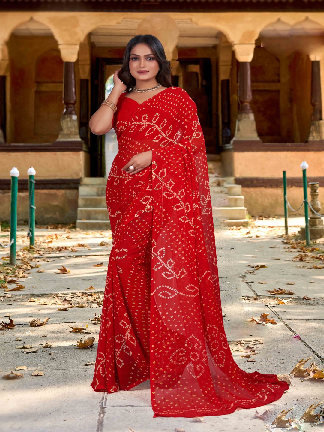 

Panzora Sequinned Bandhani Saree, Red