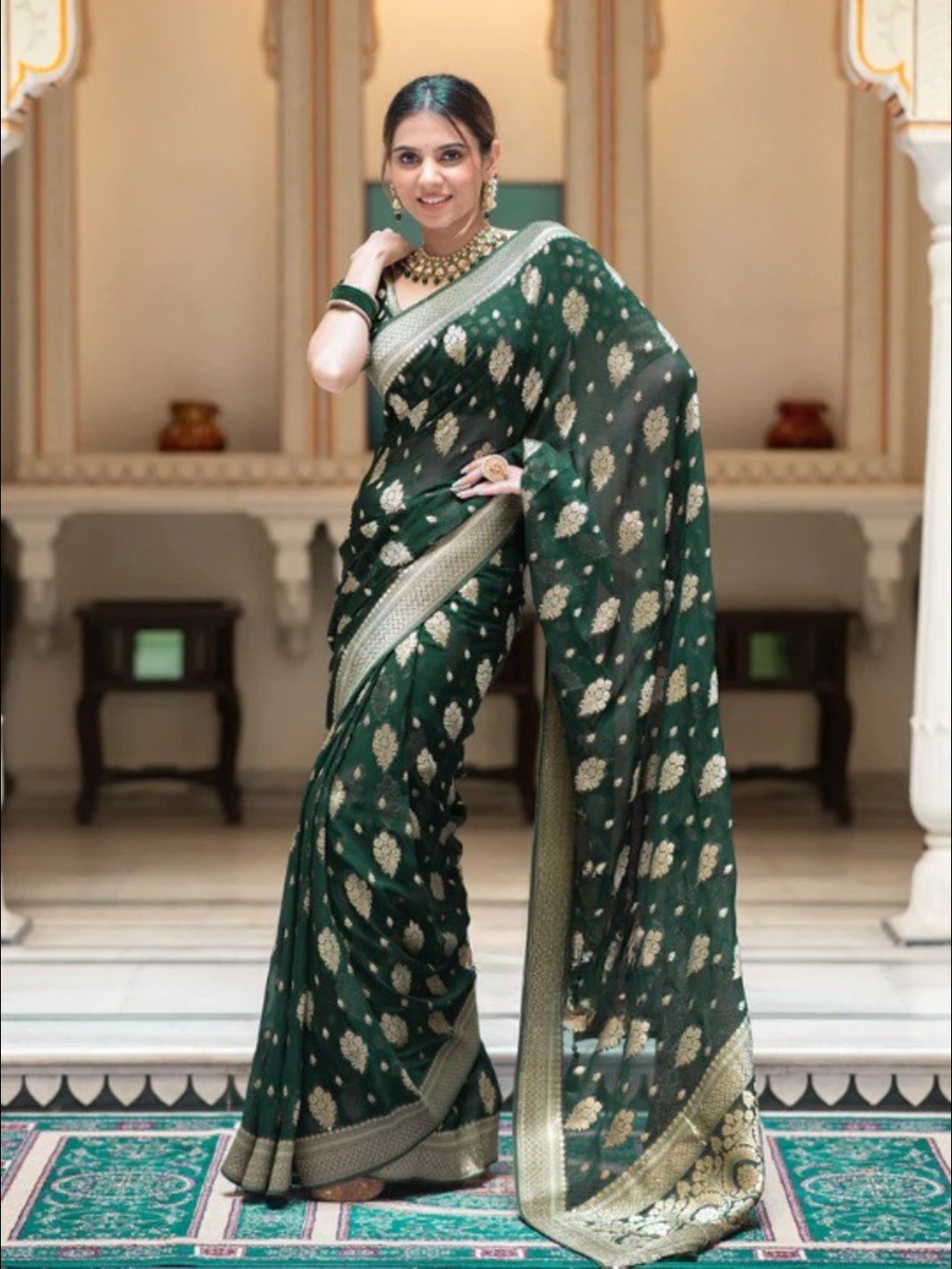 

Flosive Woven Design Zari Art Silk Banarasi Saree, Green
