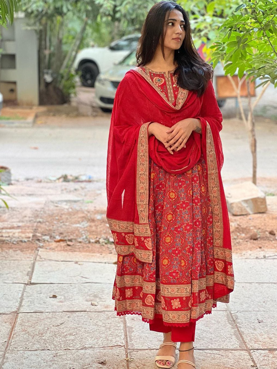 

PERFECTBLUE Women Floral Printed Regular Pure Cotton Kurta with Palazzos & With Dupatta, Red
