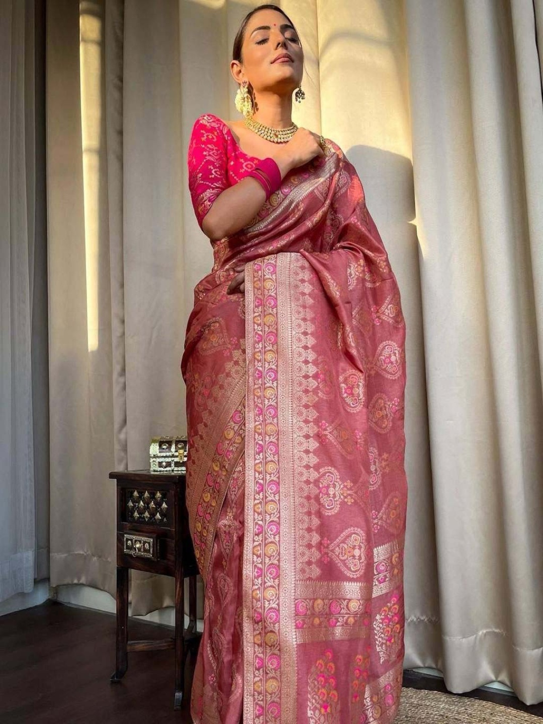 

KALINI Woven Design Zari Banarasi Saree, Pink