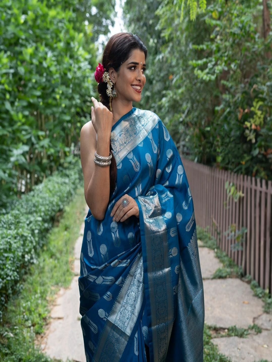 

Upalksh Ethnic Motifs Zari Kanjeevaram Saree, Turquoise blue