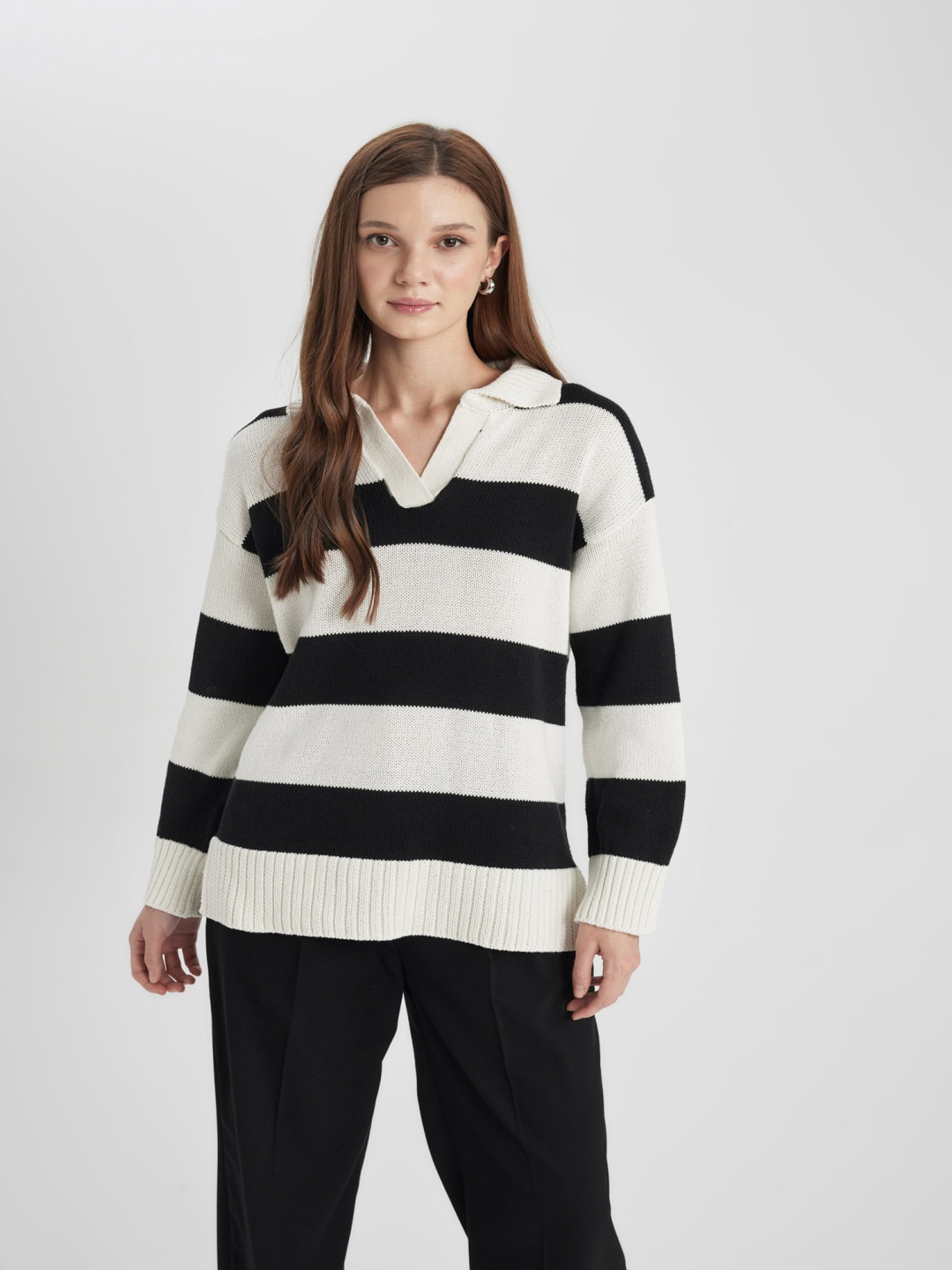 

DeFacto Colourblocked Pullover Sweater, Black