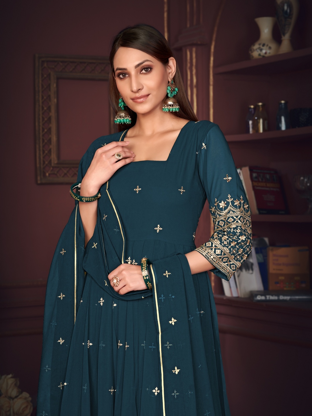 

Warthy Ent Floral Embroidered Empire Square Neck Flared Anarkali Kurta Set, Green