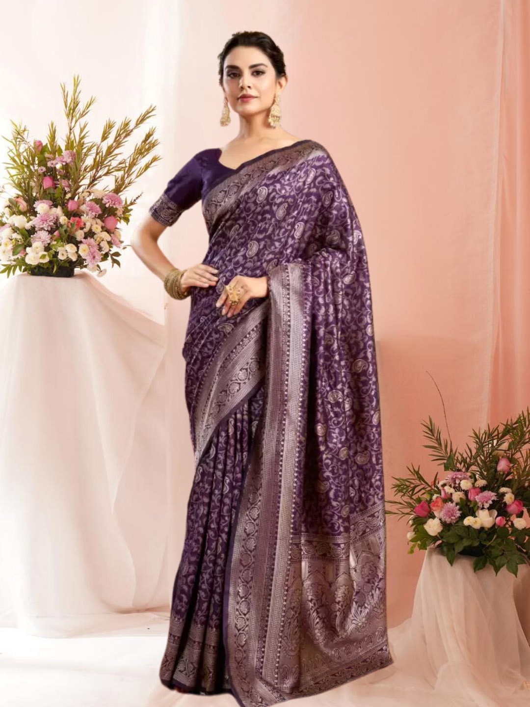 

MAGMINA Woven Design Zari Art Silk Banarasi Saree, Purple