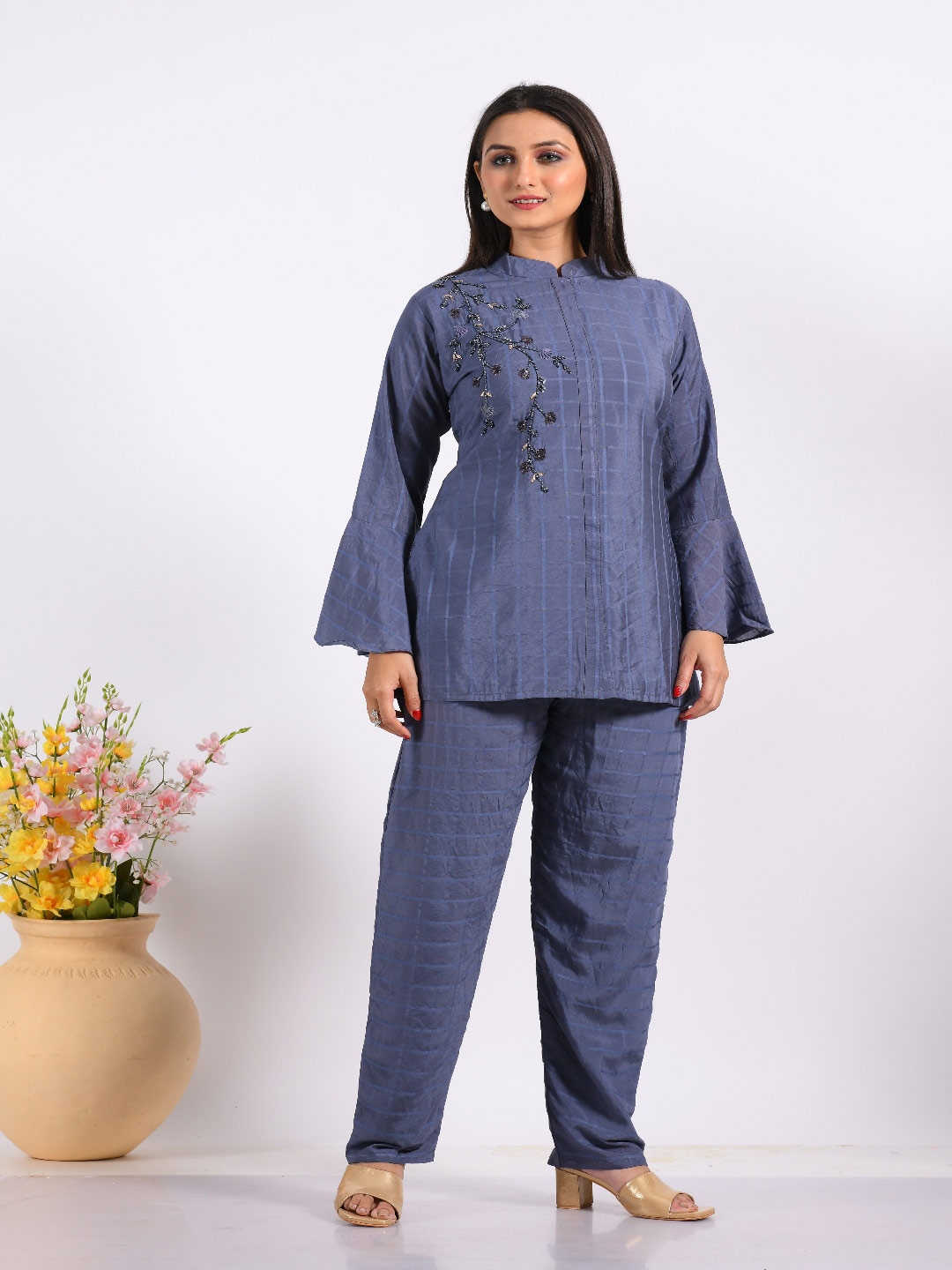 

Morchari Embroidered Mandarin Collar Kurta Set, Blue